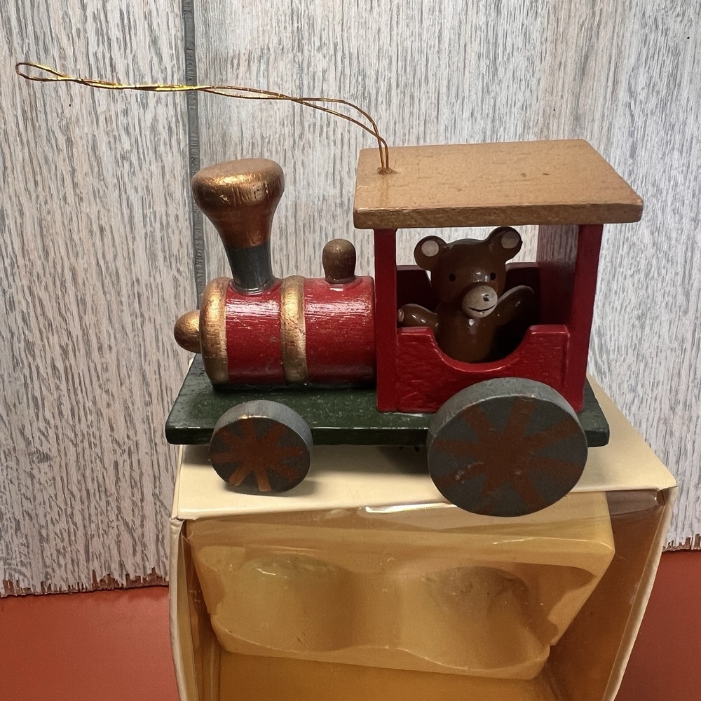 Wooden Red Christmas Train With Bear Conductor RUSS BERRIE & CO Taiwan - Vintage